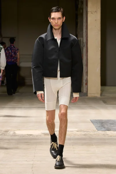 Look 60